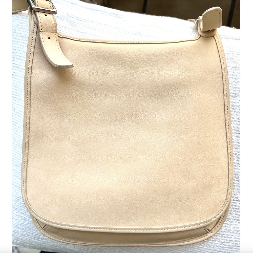 Vintage COACH No. C0P - 9135 Cross Body Bag in Bone - Picture 2 of 13